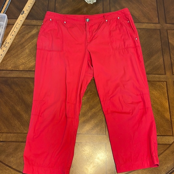 INC Capris. - Picture 1 of 12